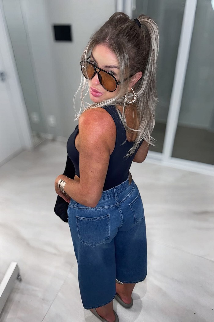 Bermuda jeans lavagem escura