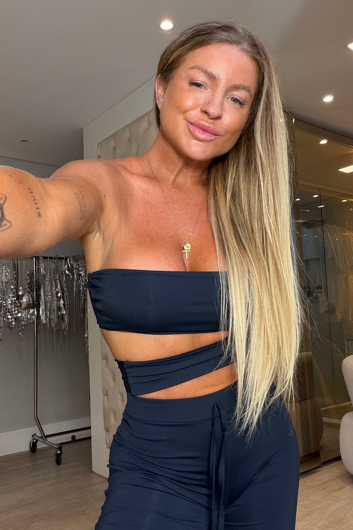 Cropped um ombro  com recorte e amarração em poliamida Greice