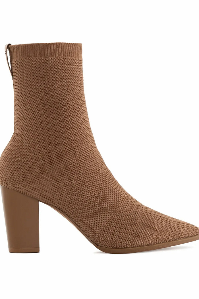 Bota cano baixo em tricô salto alto