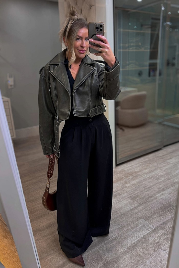 Calça pantalona com pregas  Cassiane