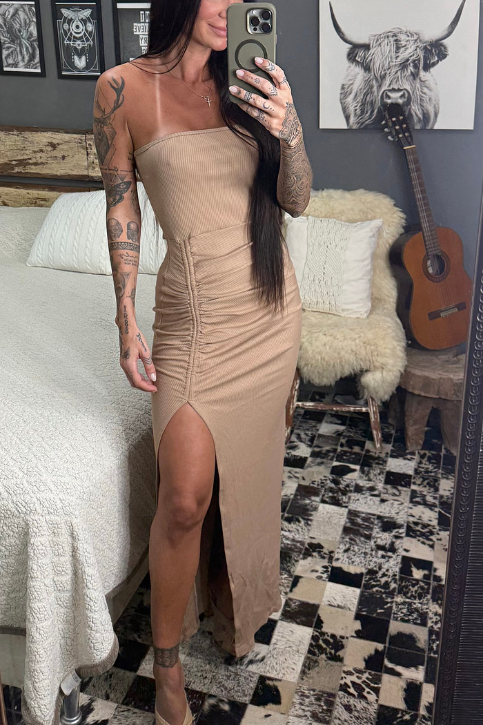 Vestido longo tomara que caia franzido com fenda  Vitória