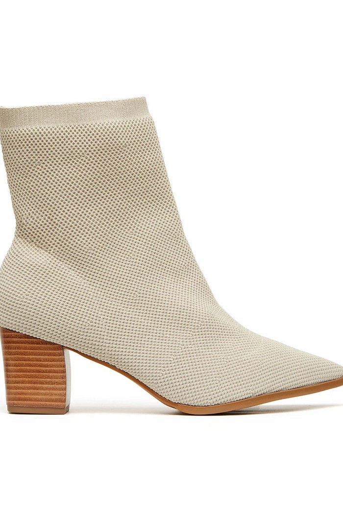 Bota cano baixo em tricô salto médio