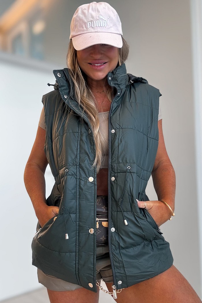 Colete puffer em tactel com capuz Fiona