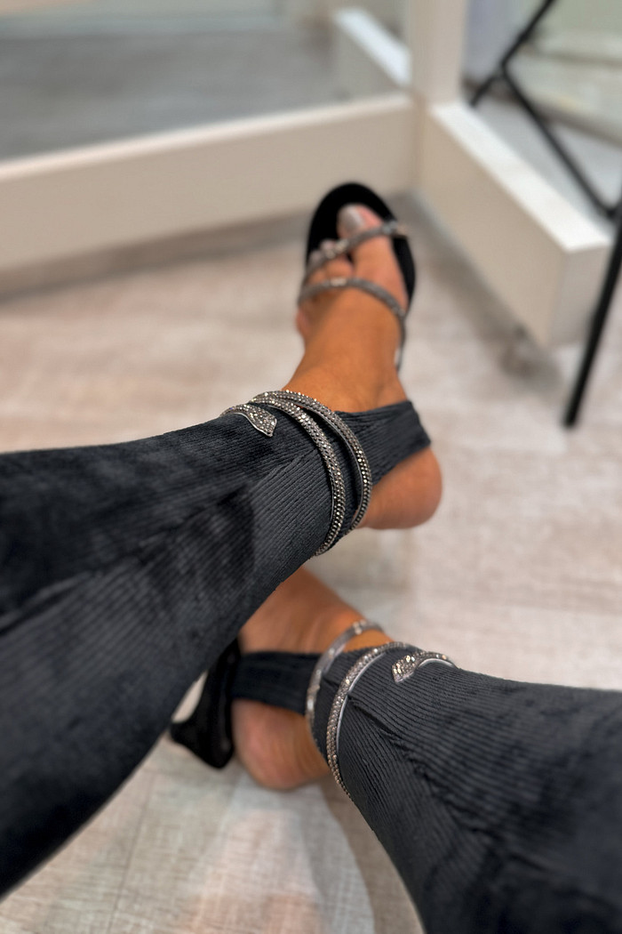 Calça legging em veludo canelada com pézinho