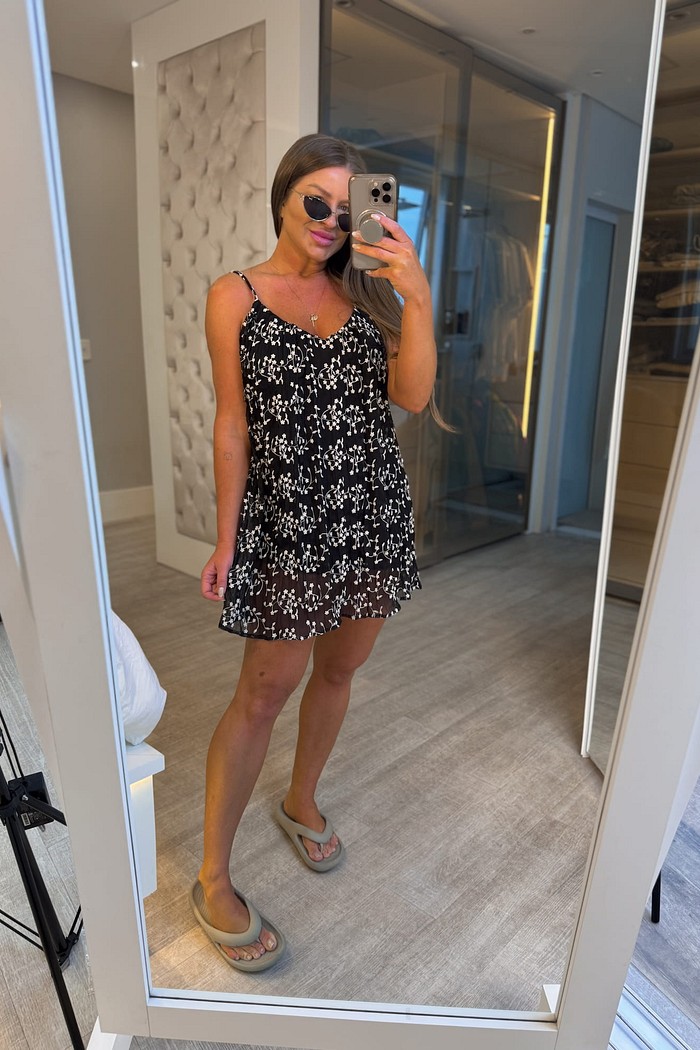 Vestido curto em tule florido