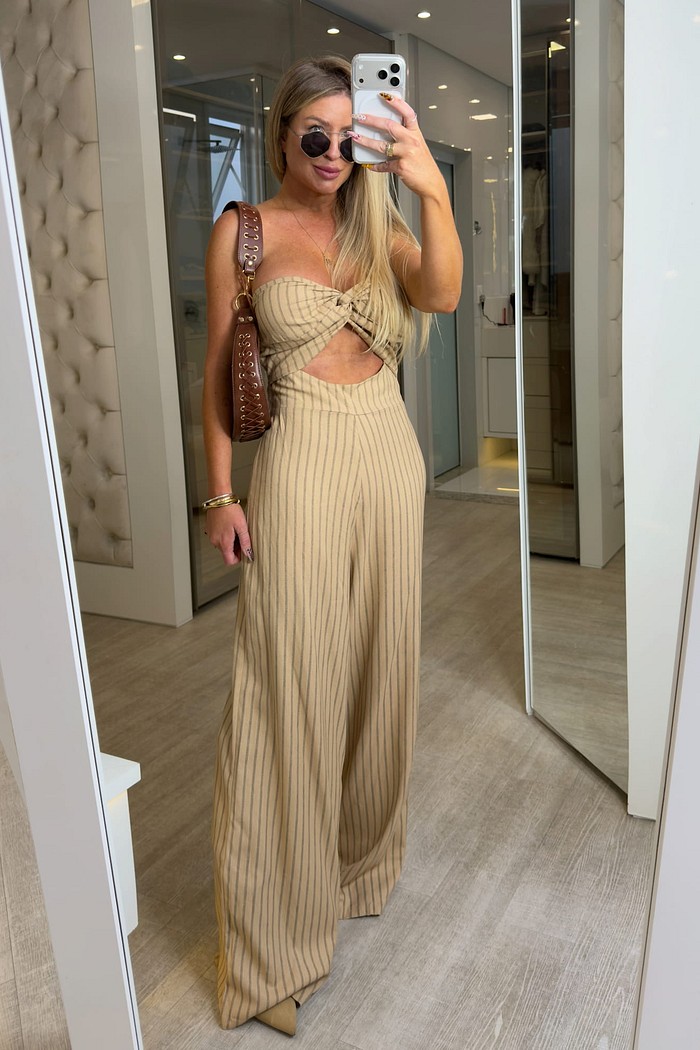 Macacão longo tomara que caia com recortes Isabel