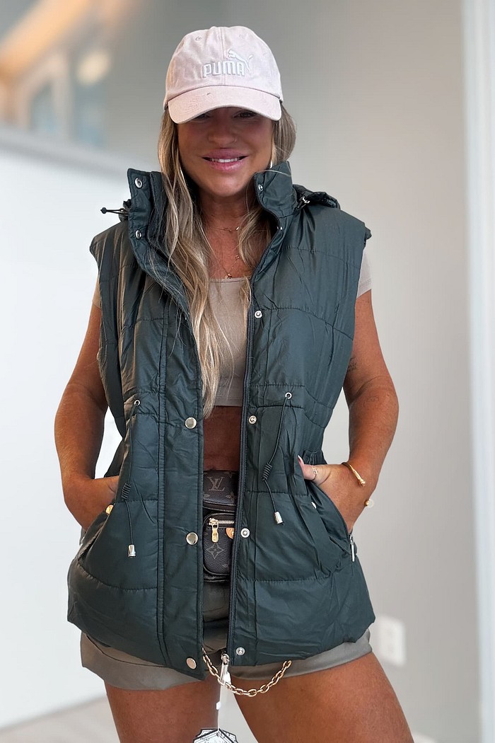 Colete puffer em tactel com capuz Fiona