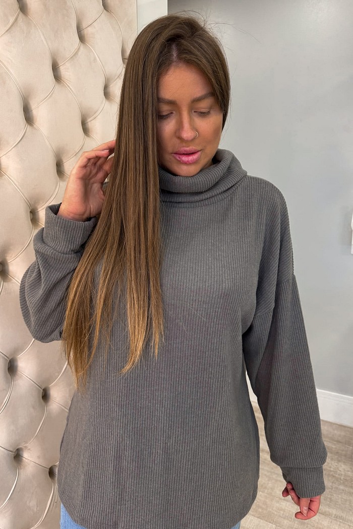 Blusa canelada aveludada com gola