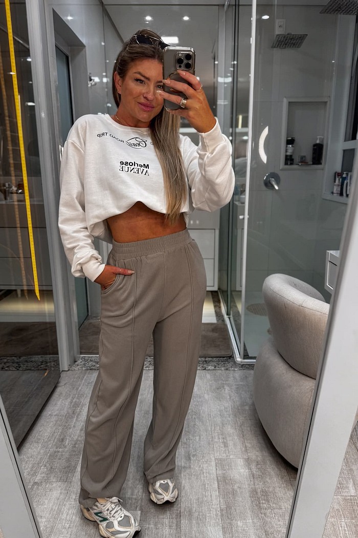 Calça wide leg em malha peluciada Gabi