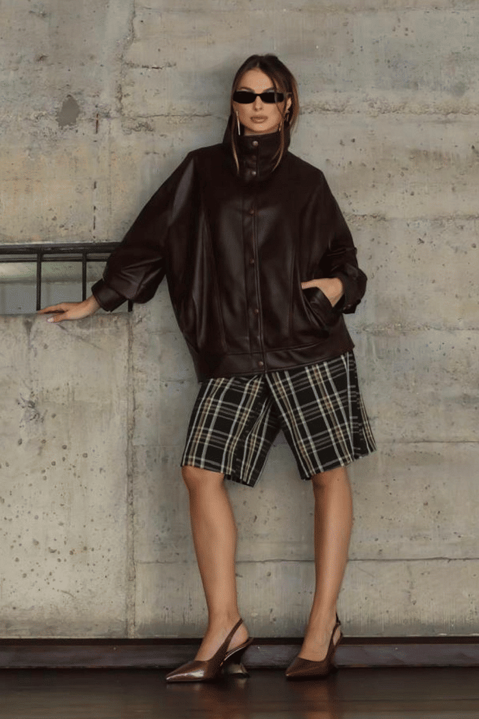 Jaqueta oversized recortes  em couro