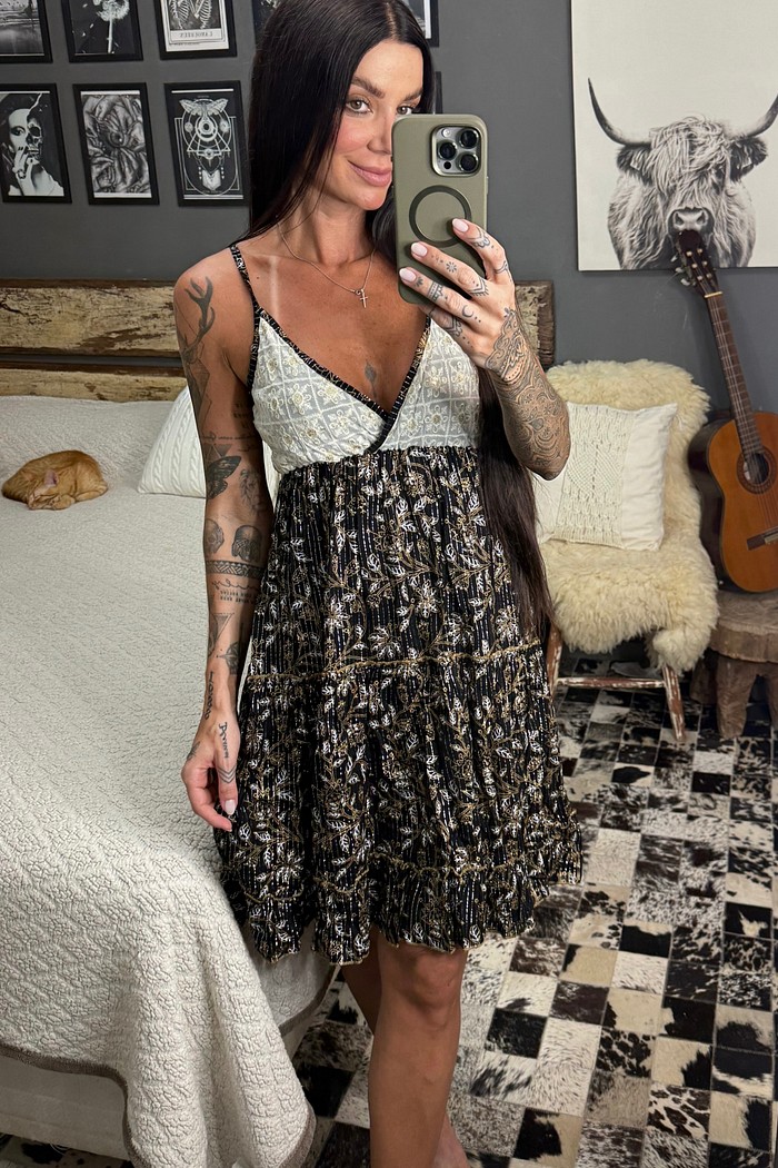 Vestido alcinha com bordados Marília