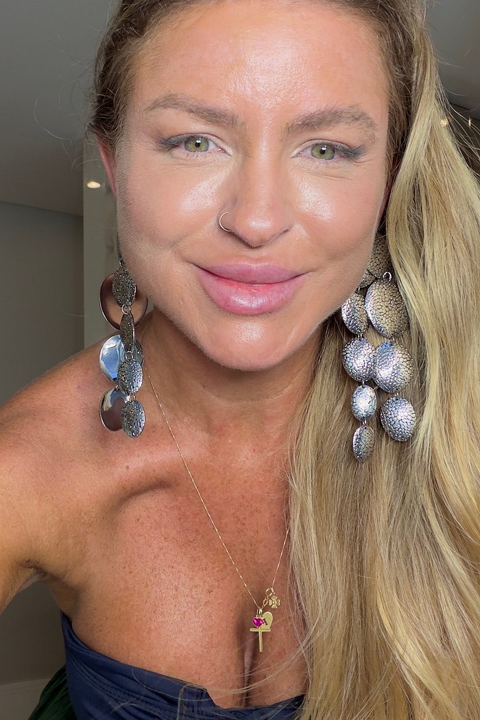 Brinco Prateado com Textura de Escamas