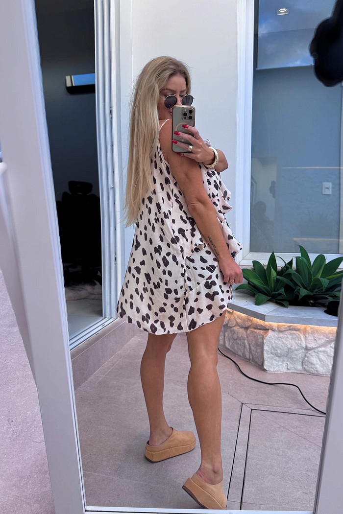 Blusa bata com babados estampa vaquinha