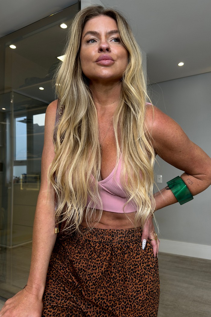 Top canelado decote v com recortes Tici