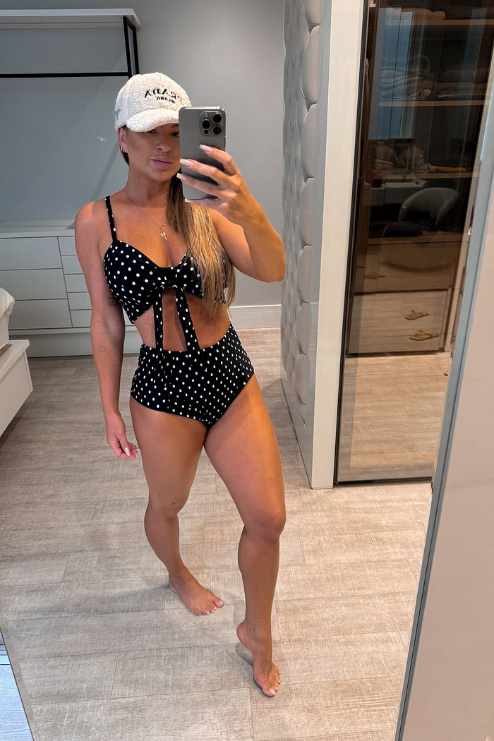 Conjunto de biquíni preto de bolinhas