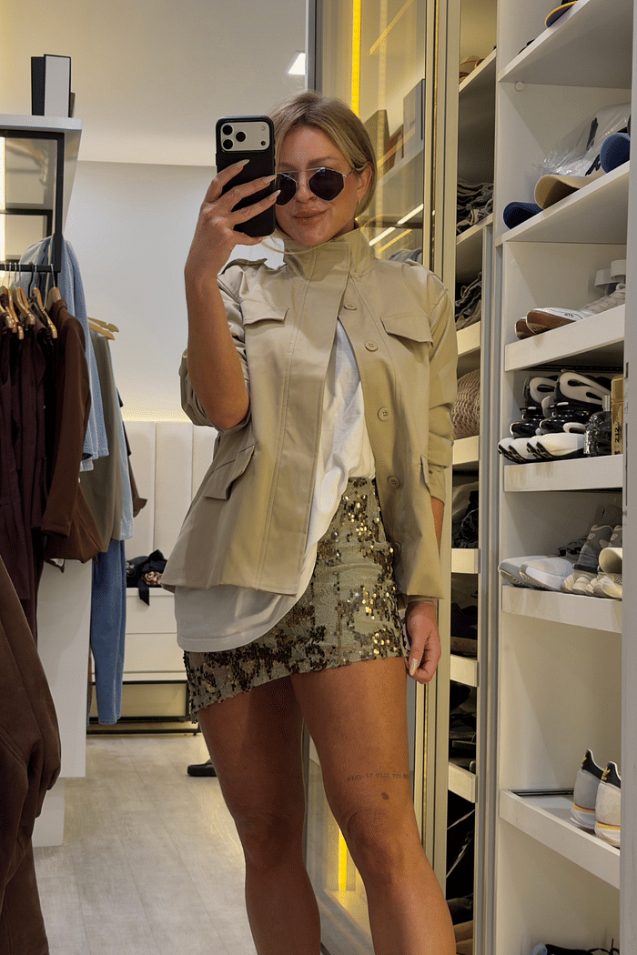 Saia de ponta em renda com aplicação de paetê calista