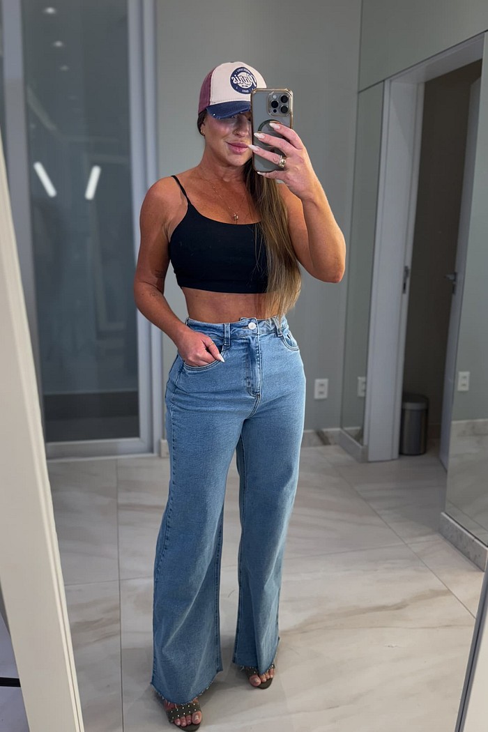 Calça jeans wide leg barra corte à fio Veronica