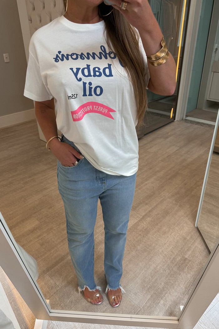 Camiseta alongada branca estampa johnson's