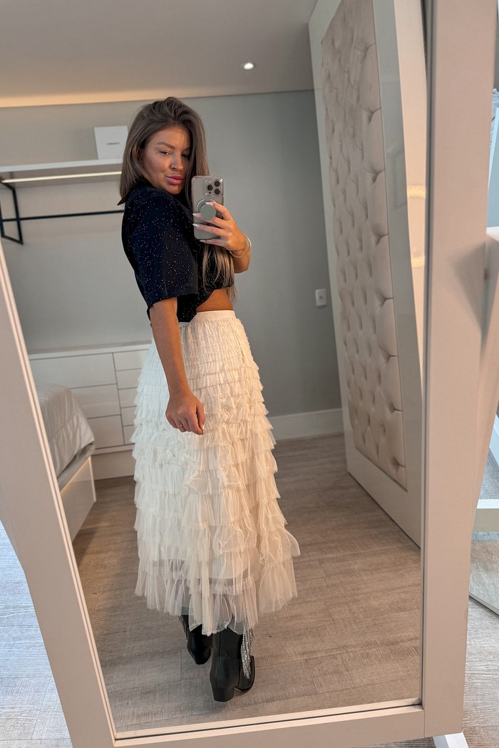 Saia midi de tule em camadas