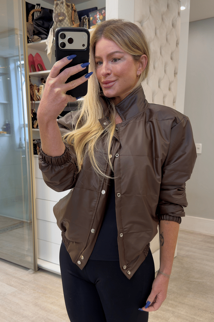 Jaqueta puffer em couro sintético Alina