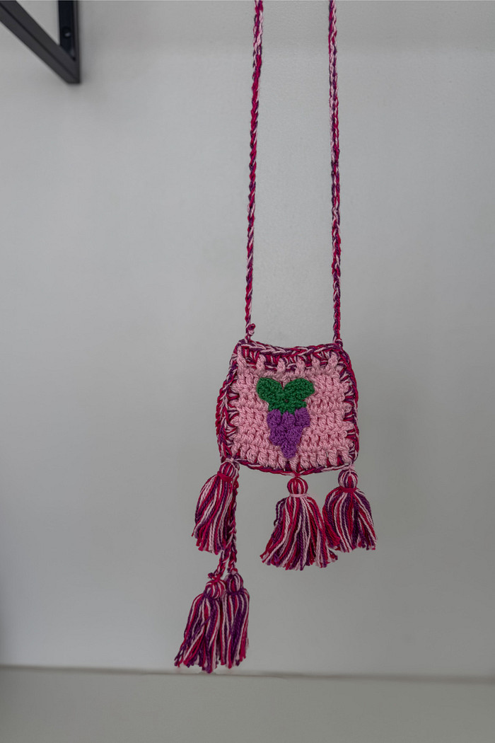 Bolsa de crochê estampa uva