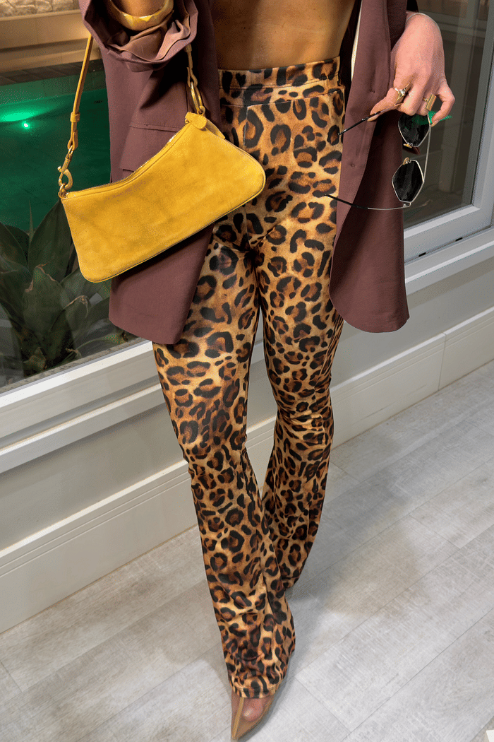 Calça flare de onça