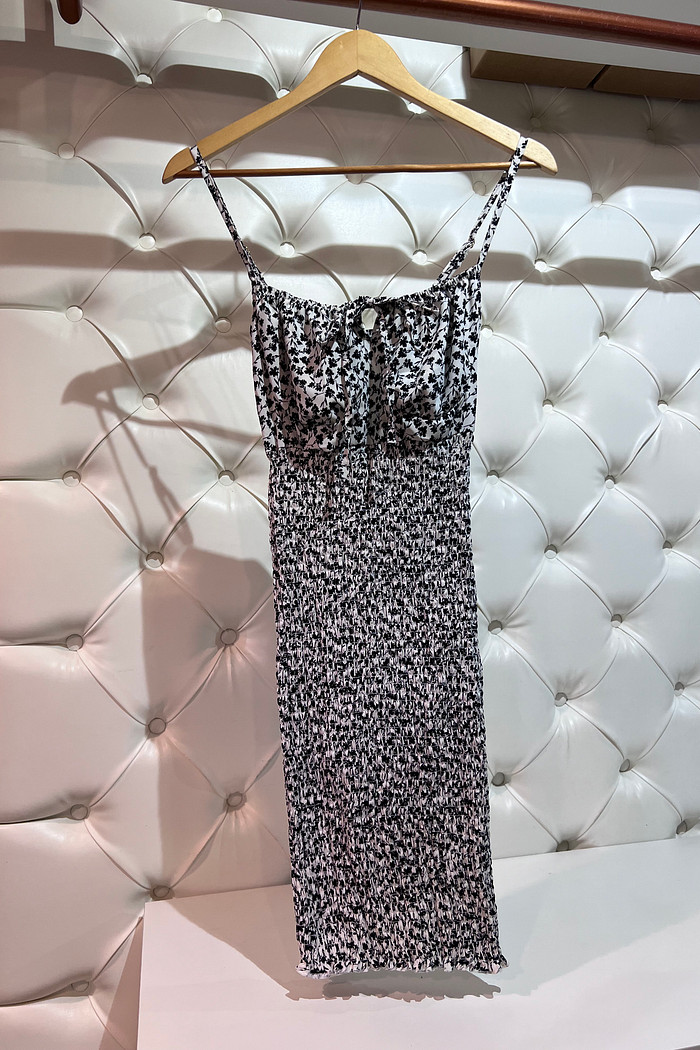 Vestido sheila branco com estampa de flores preto