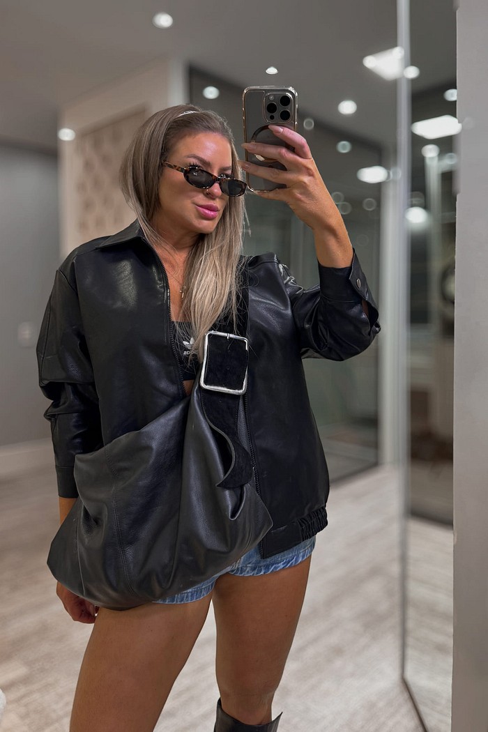 Jaqueta em couro sintético oversize Rebeca