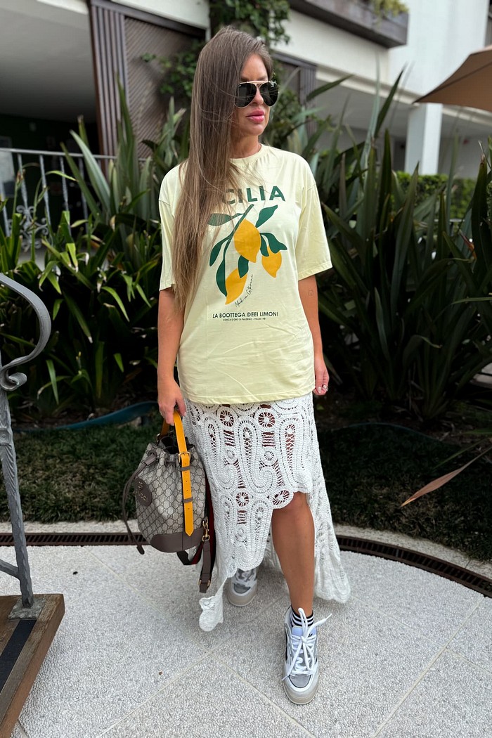 Camiseta alongada branca estampa sicilia