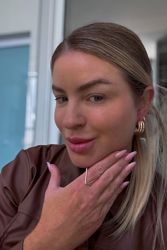 Anel triângulo dourado