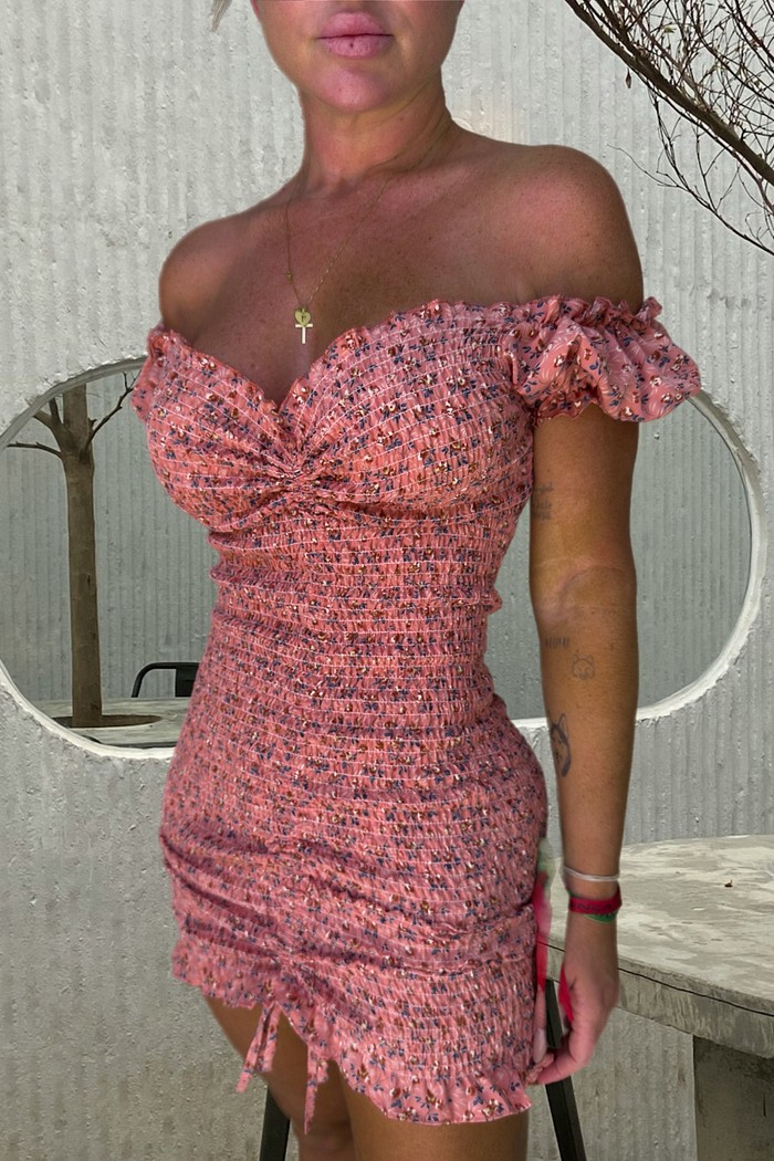 Vestido cereja rosa antigo com flores