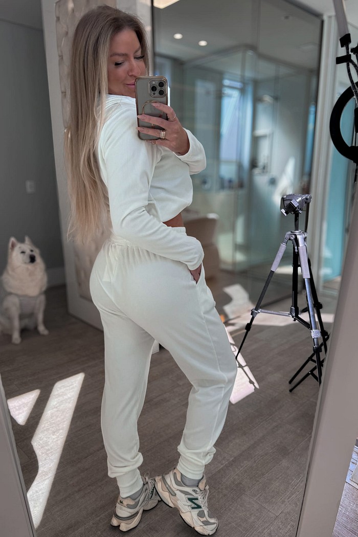 Conjunto de calça jogguer e blusa em malha peluciada Gabi