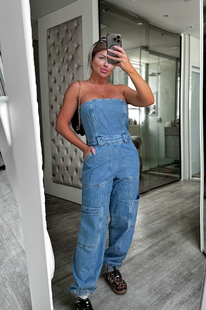 Macacão jeans tomara que caia jogger