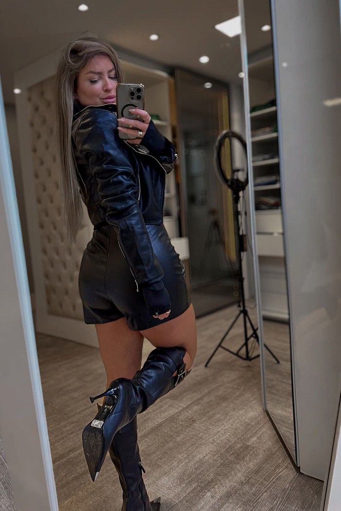 Short curto em couro sintético Rita