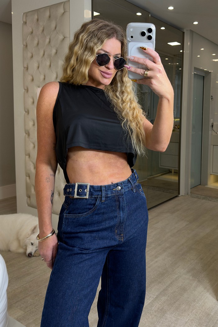 Calça jeans reta com cós solto de fivela Nicole