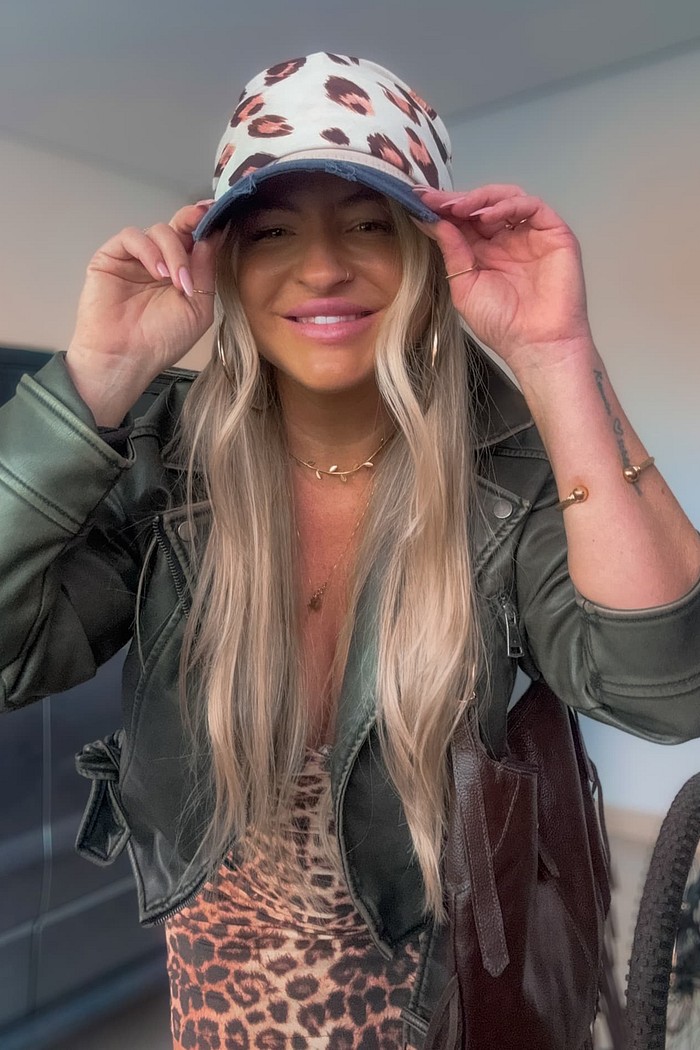 Lenço off white com estampa onça