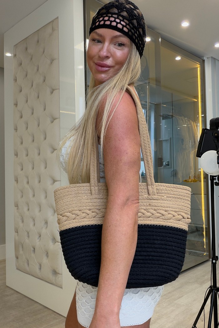 Bolsa trançada de palha com preto