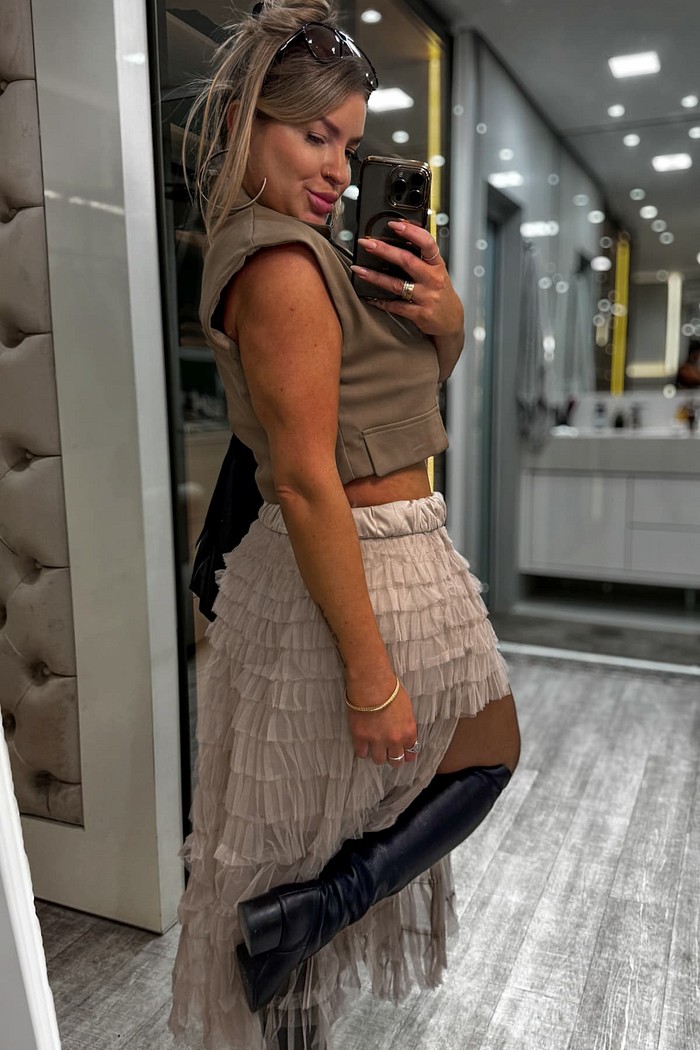 Colete cropped em alfaiataria