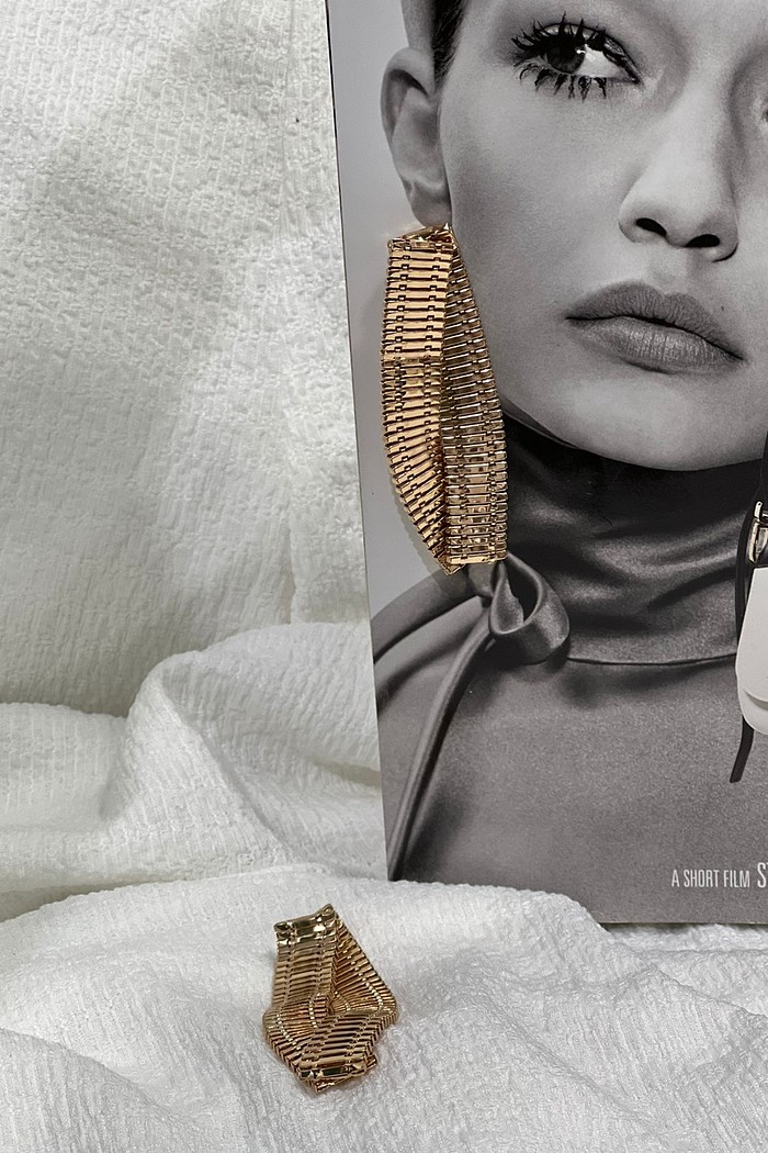 Brinco dourado malha dupla