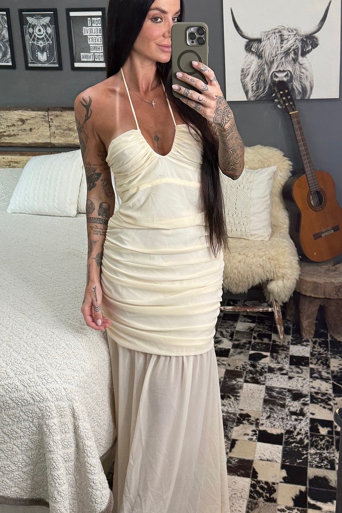 Vestido longo alcinha detalhes drapeado em tule