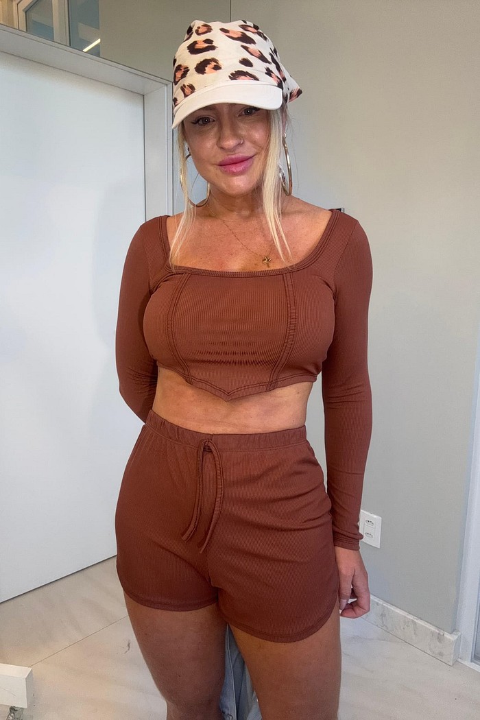 Short curto canelado