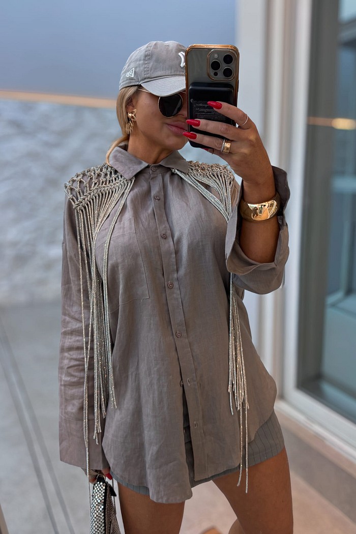 Ombreira trabalhada em strass