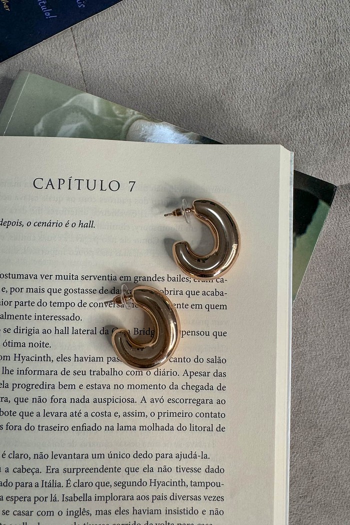 Brinco dourado argola media grossa