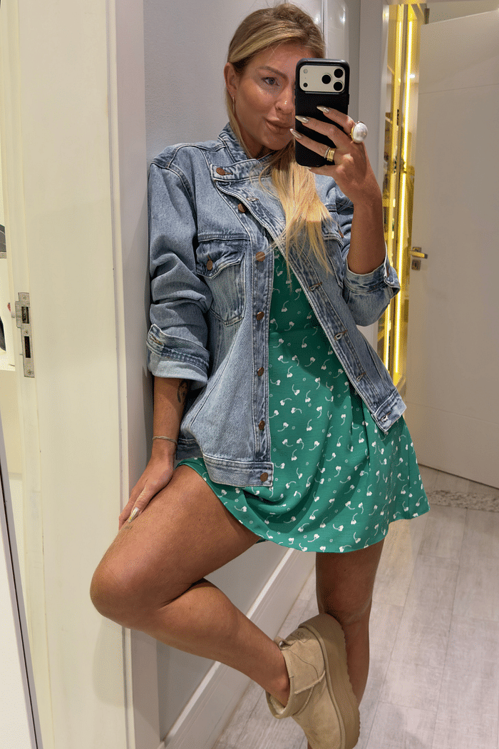 Vestido macacão curto tomara que caia estampa de Flores