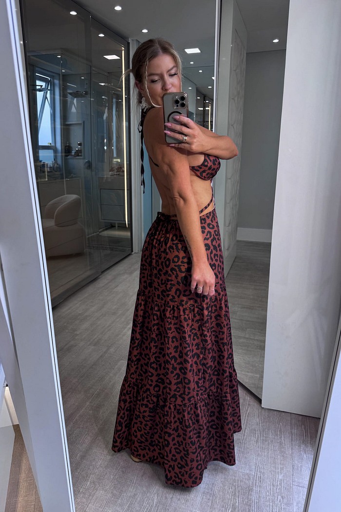 Vestido longo com recortes vazado e abertura nas costas Cassandra