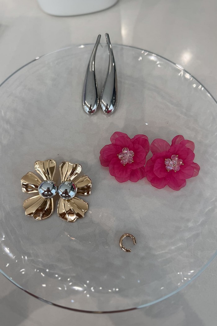 Brinco resinado em flor