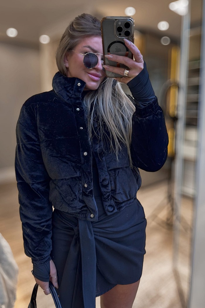 Jaqueta puffer em veludo cristal