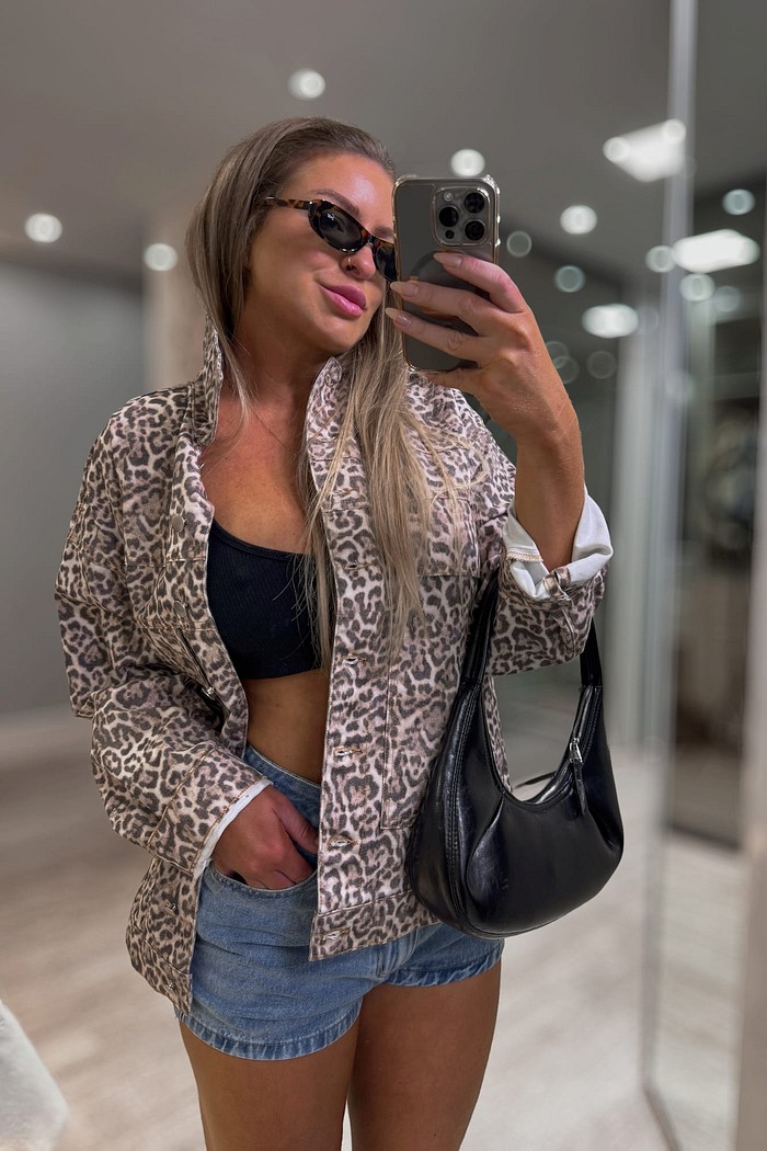 Jaqueta jeans alongada estampa onça