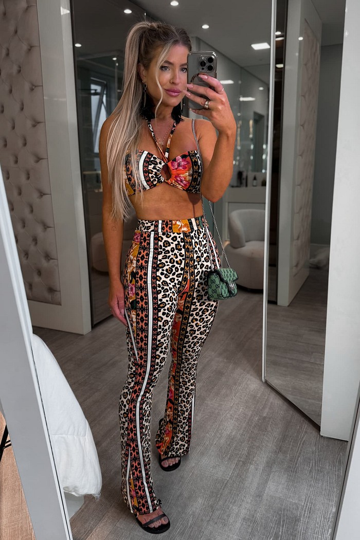 Conjunto calça flare e top estampado Chiara