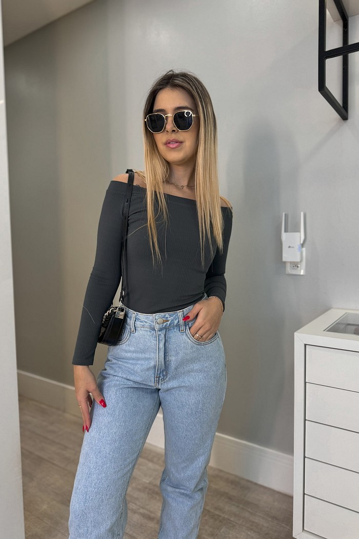 Body canelado ombro a ombro manga longa